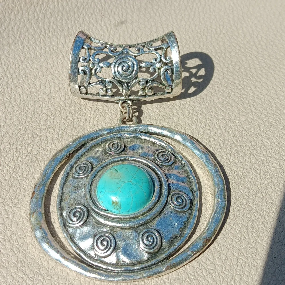 GORGEOUS PENDANT - Picture 1 of 4